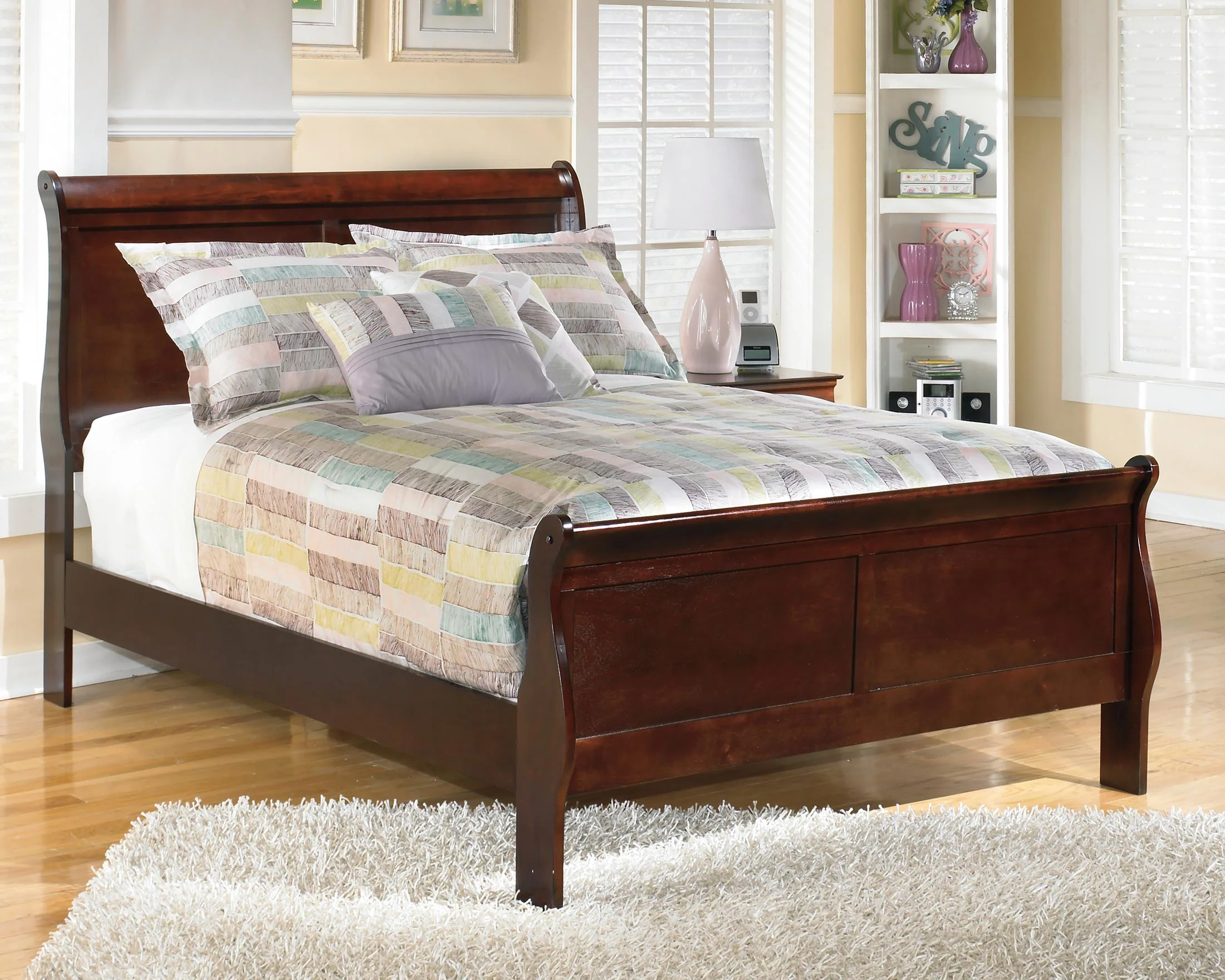 Ashley Alisdair Sleigh Bed