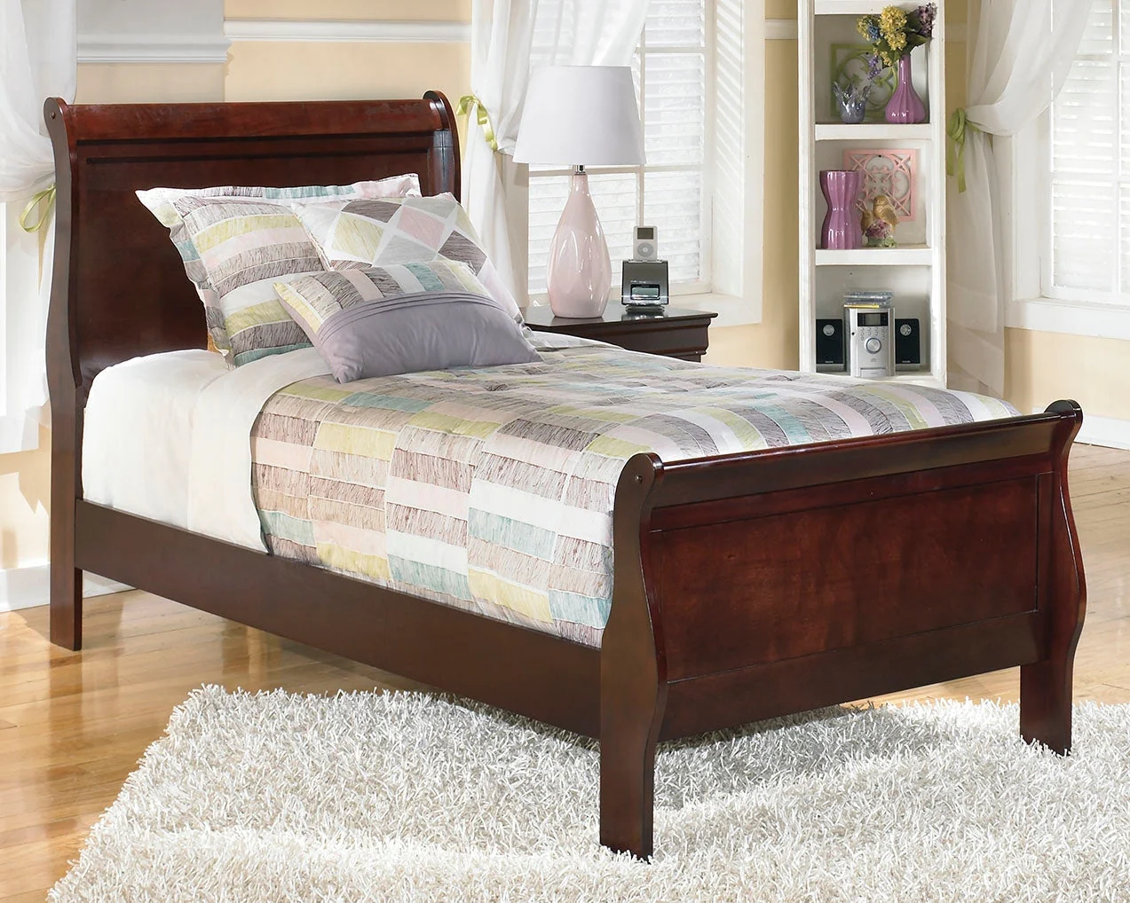 Ashley Alisdair Sleigh Bed