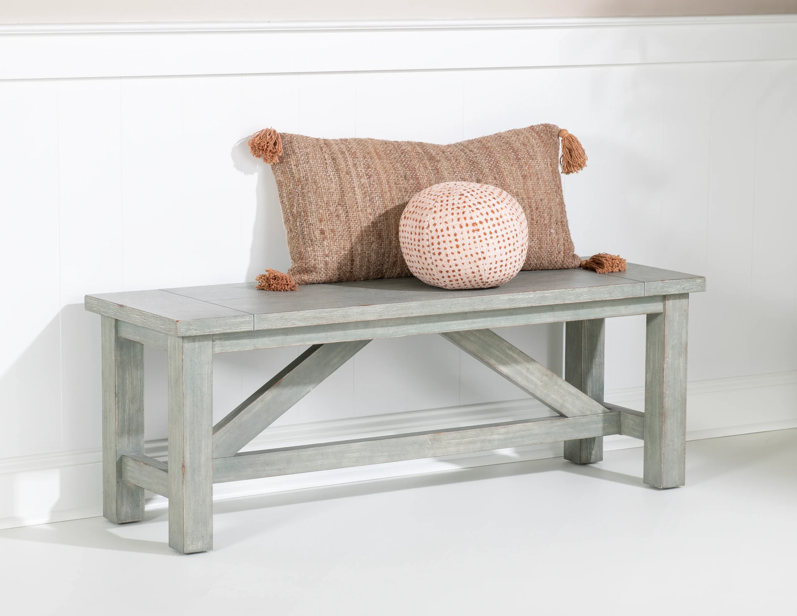 235-trisha-yearwood-xxx-s-ooo-s-bed-bench-1.webp Trisha Yearwood XXX's & OOO's Bed Bench
