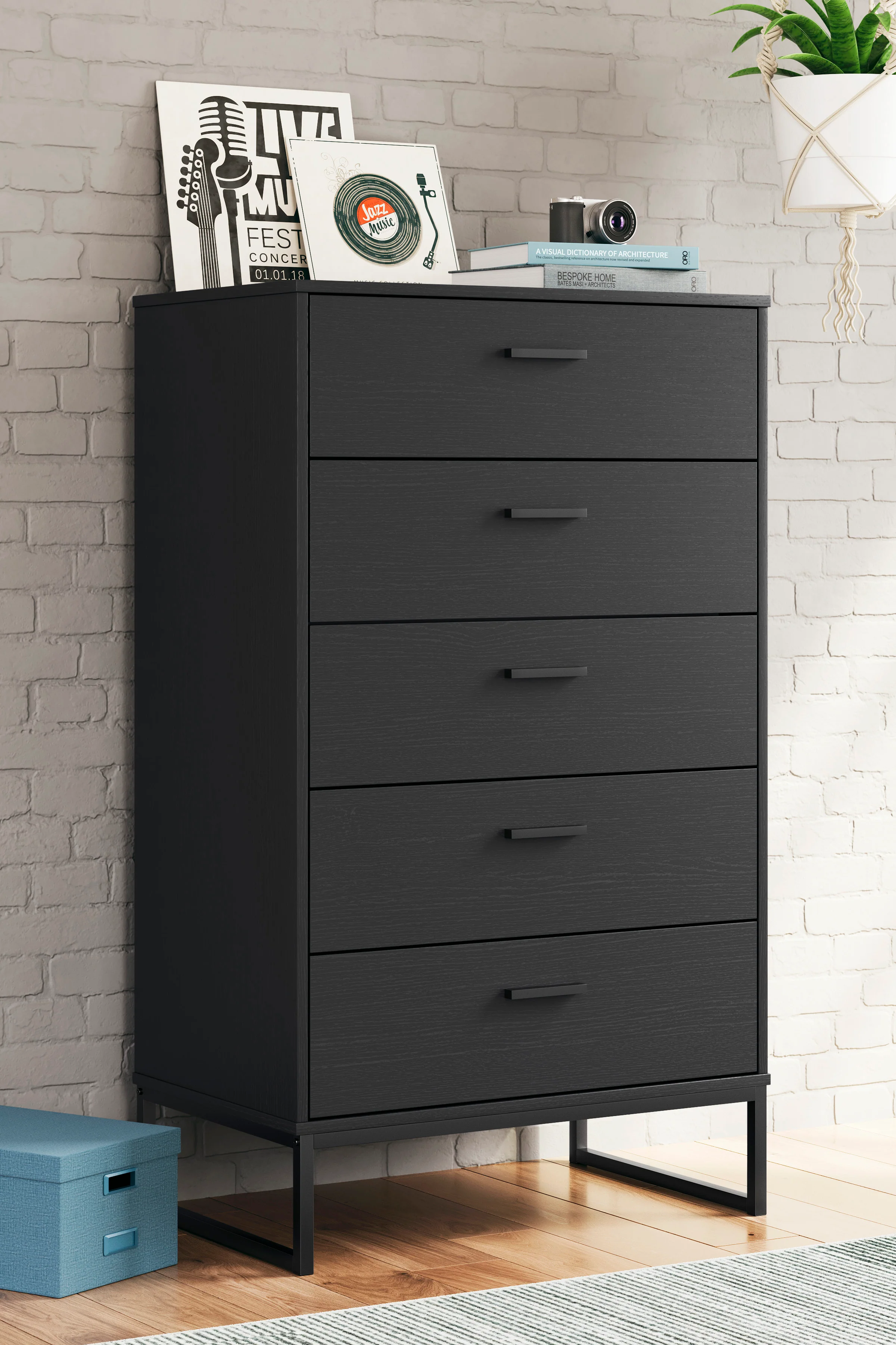 Ashley Socalle 5 Drawer Chest of Drawers