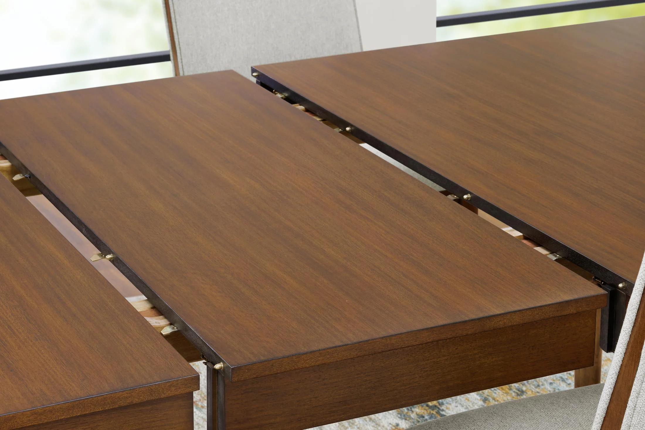Lyncott 74"-92" Extendable Dining Table