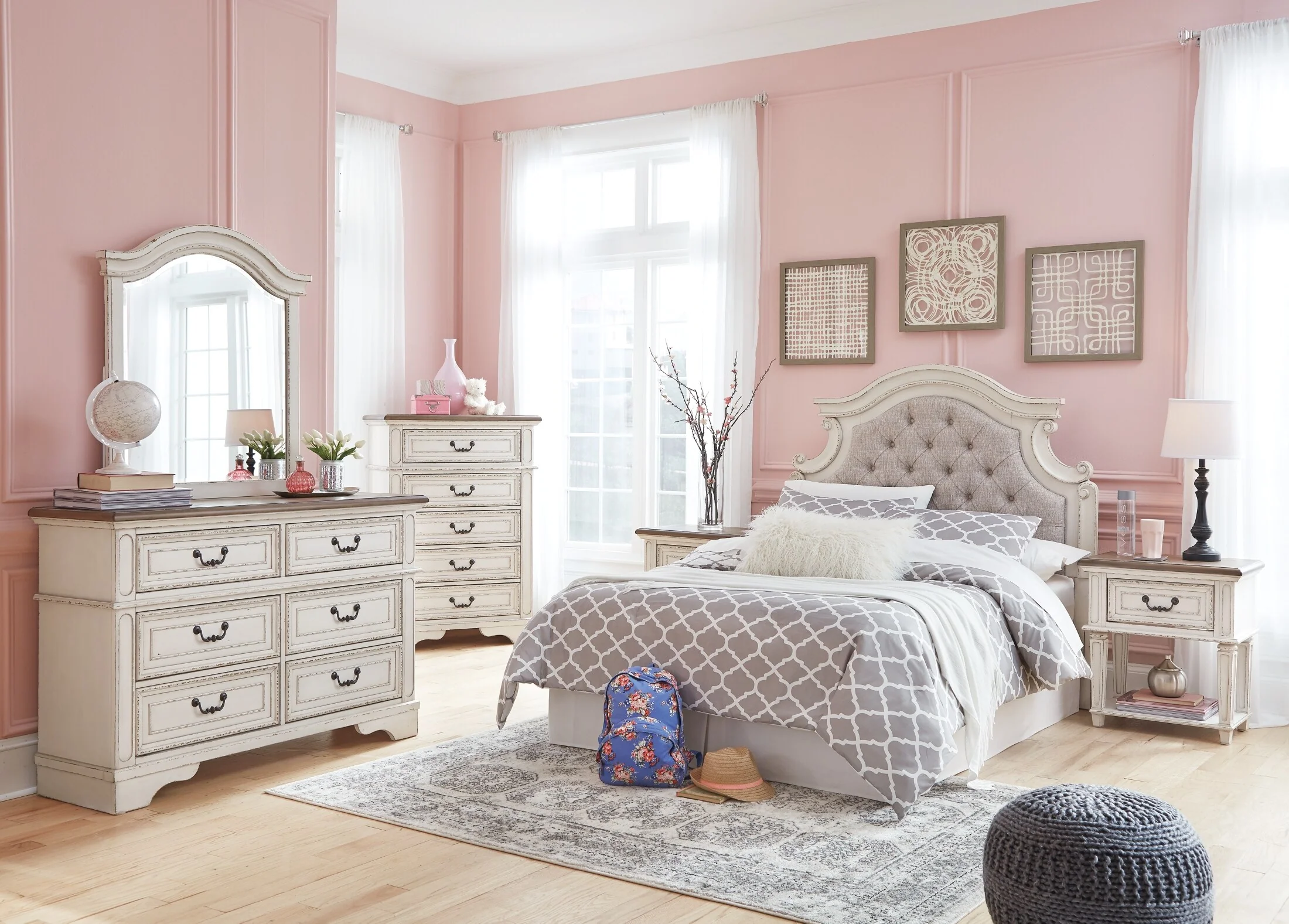 Realyn 6-Drawer Dresser