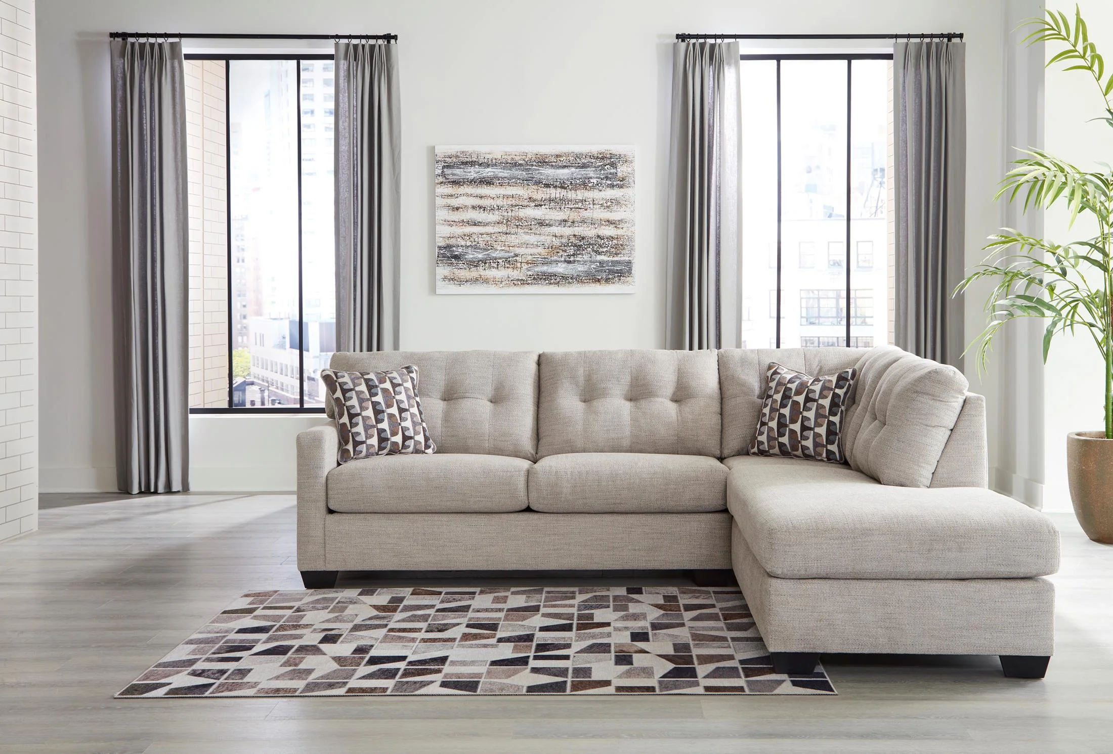Ashley Mahoney 2-Piece Sectional with Chaise