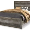 Wynnlow Panel Bed