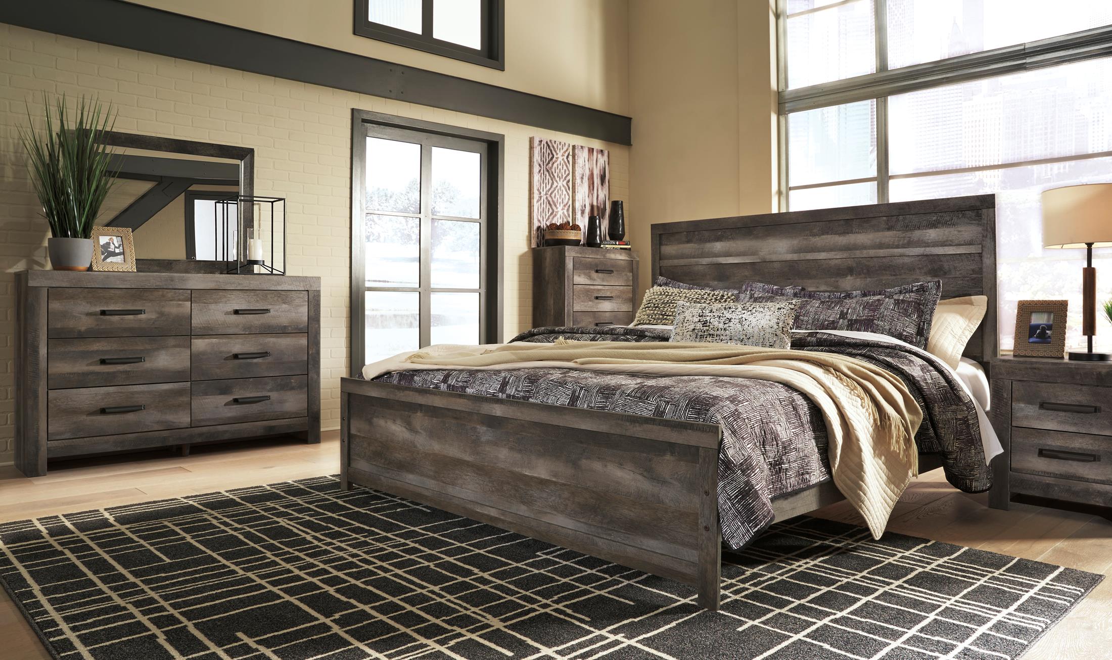 Wynnlow Panel Bed
