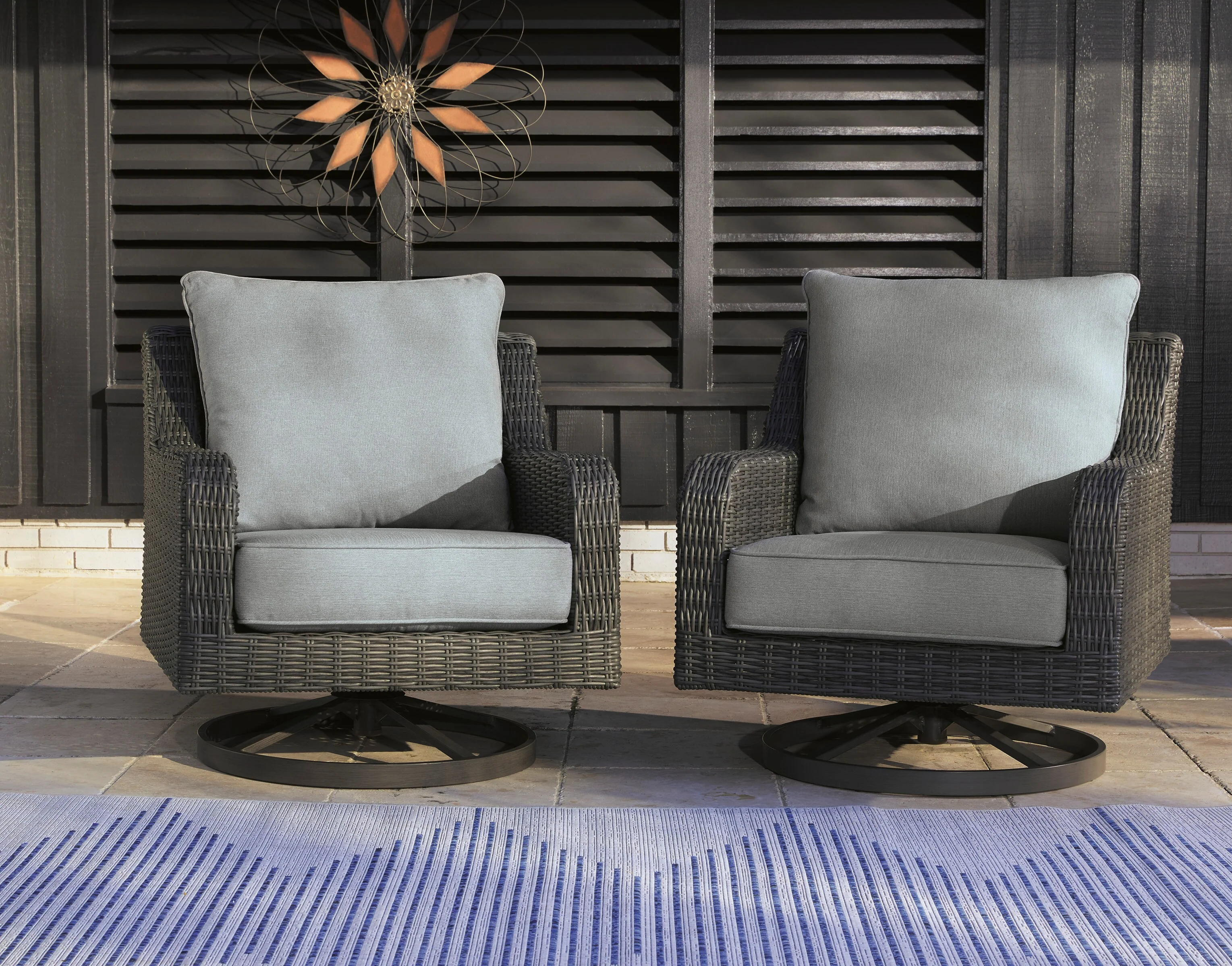 Ashley Elite Park Outdoor Swivel Lounge with Cushion