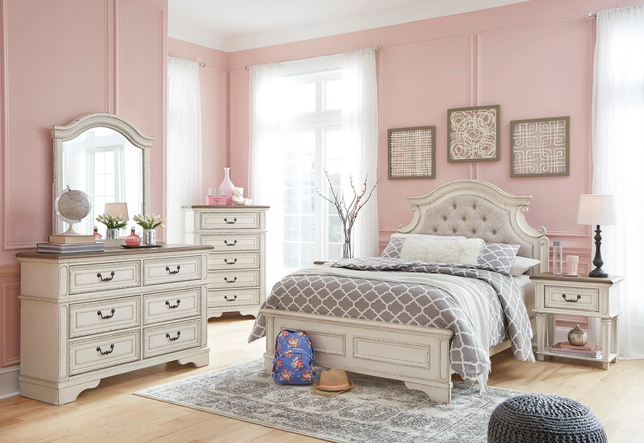 Realyn 54" 6 Drawer Dresser and Mirror