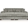 Lindyn Super Chaise