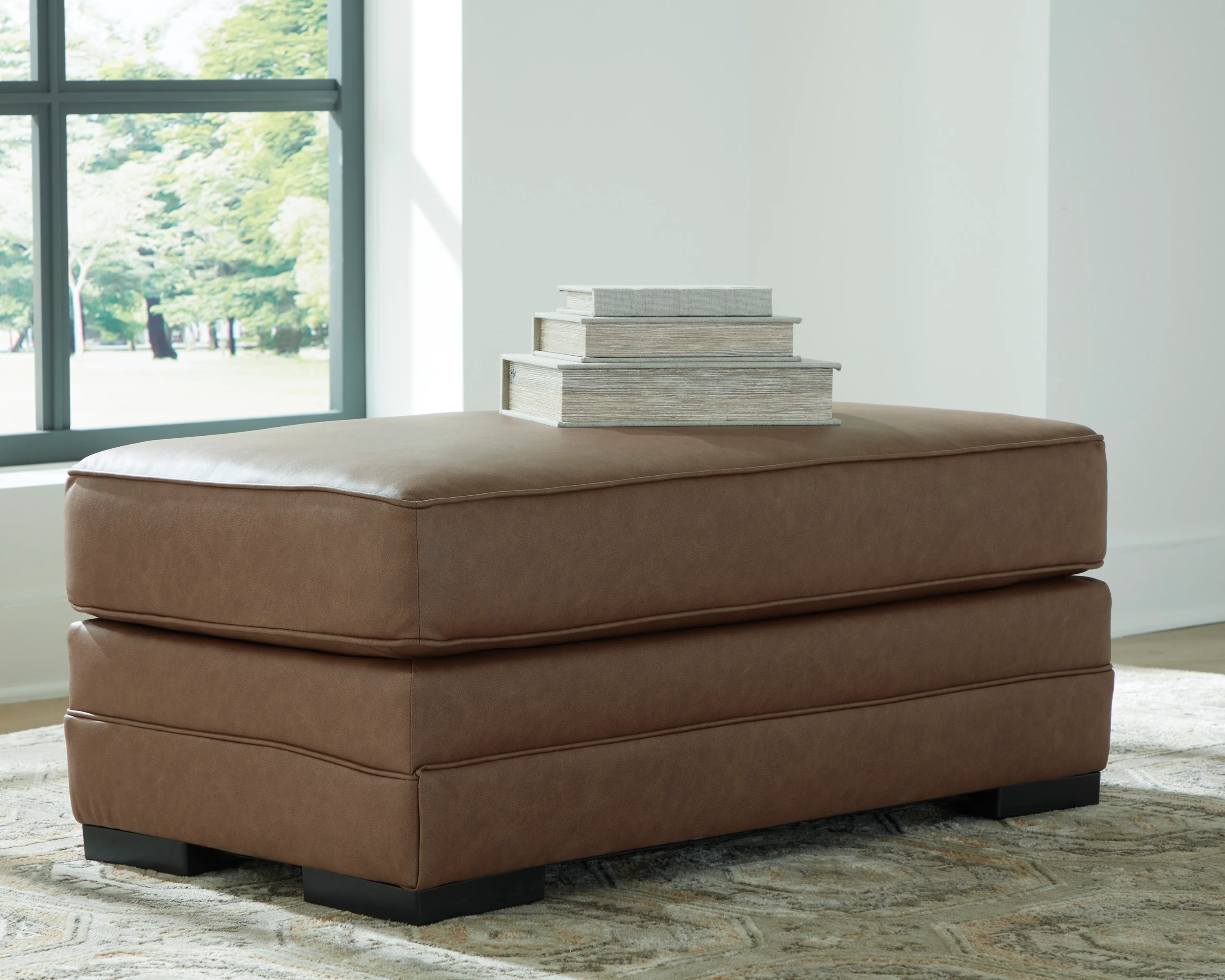 VillaCourt Ottoman