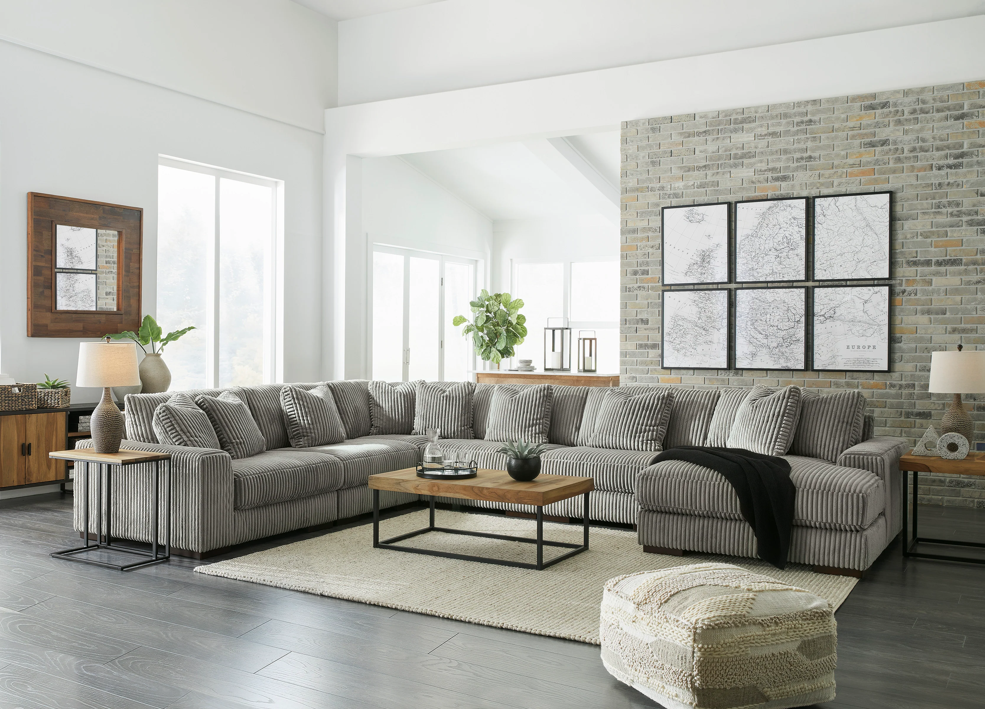 6022-lindyn-right-facing-6-piece-sectional-with-chaise-1.webp Lindyn Right-Facing 6-Piece Sectional with Chaise