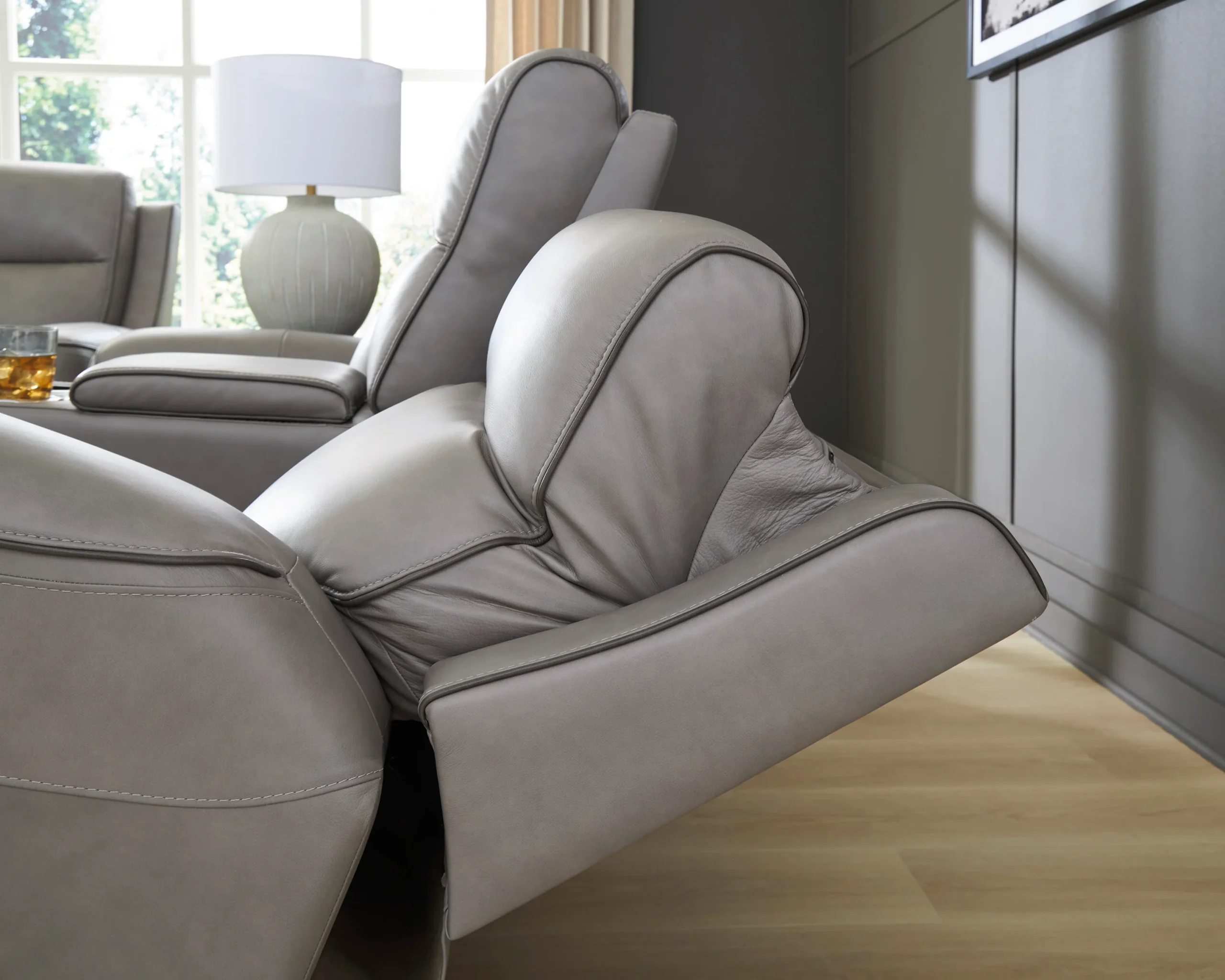 5Z-Relaxation Power Reclining Console Loveseat